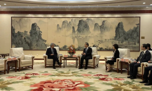 时隔3个月再次到访北京，黄仁勋表态：英伟达坚定不移服务中国市场