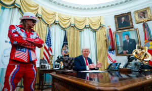 特朗普的“权力美学”：把白宫变成“金宫”？