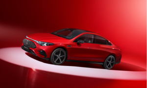 梅赛德斯-奔驰的“新时代”豪华叙事：在电动化浪潮中坚守“奔驰标准”